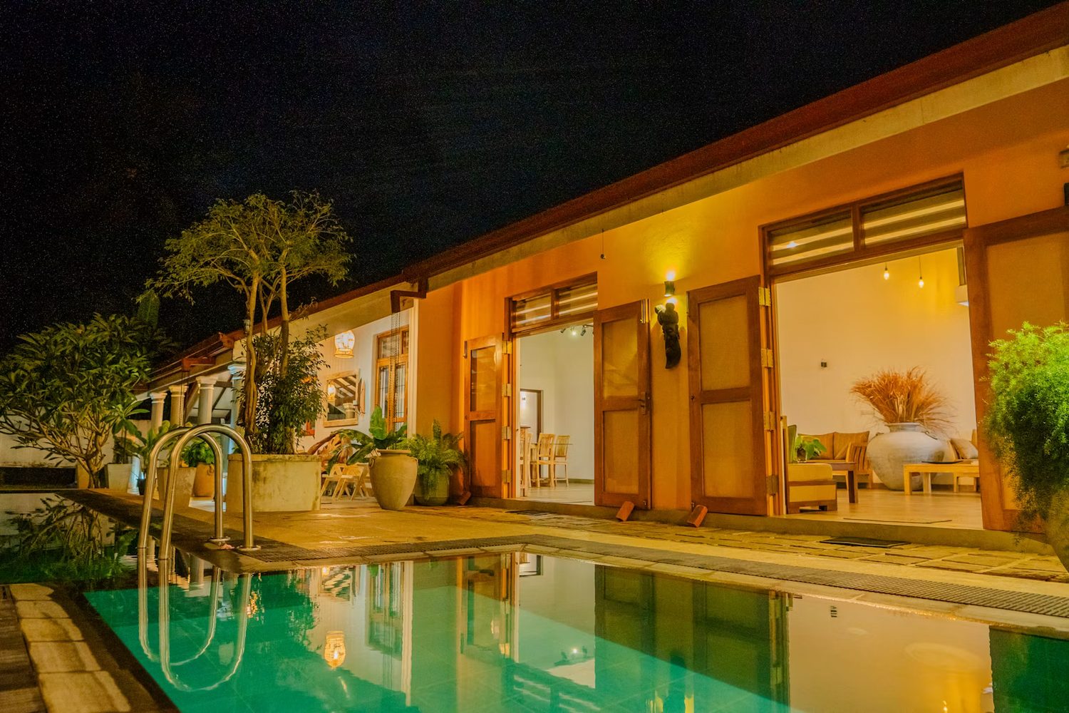 Casa tropical Jatsel de noche